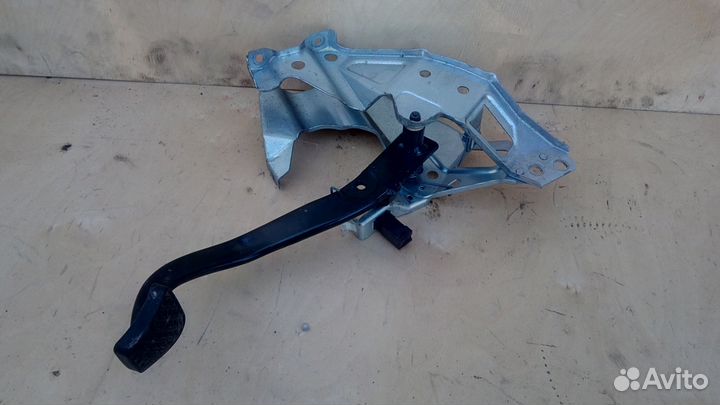 Педаль тормоза МКПП на Опель Астра Н
