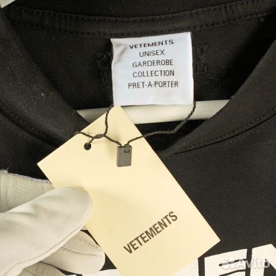 Футболка Vetements Pyramid черная оверзайс