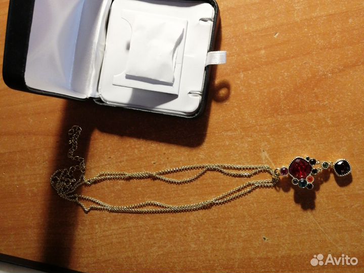 Комплект бижутерии от Avon 