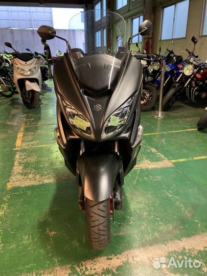 Максискутер Suzuki Burgman (SkyWave) 400