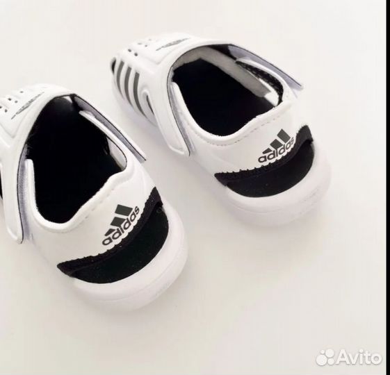 Новые Adidas 28 сандали