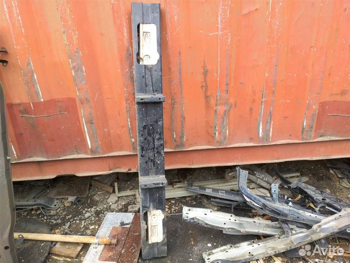 Усилитель бампера Ford Mustang