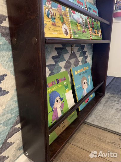 Полка для книг монтессори