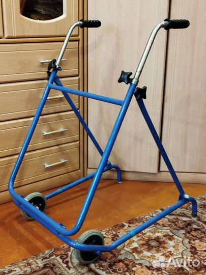 Продаю ходунки для больных людей б/у