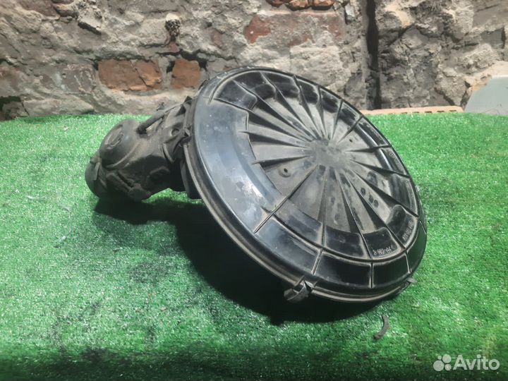 Корпус воздушного фильтра Audi A80 B3