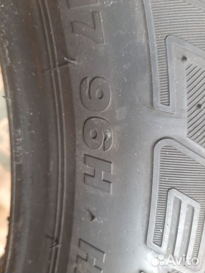 Bridgestone Dueler H/T 215/60 R17 96H