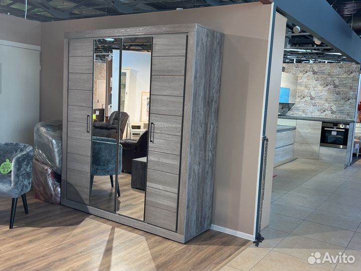 Спальный гарнитур массив