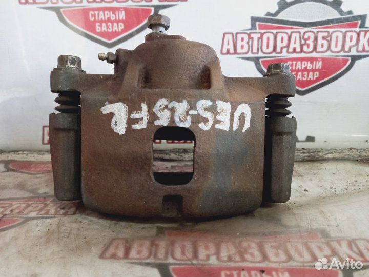 Суппорт тормозной передний левый Isuzu Mu UES25EW