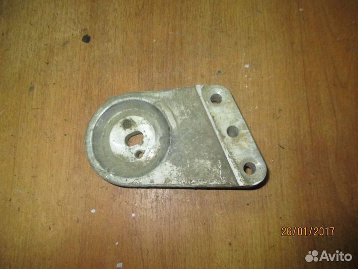 Кронштейн опоры двигателя 96328595 Chevrolet Epica