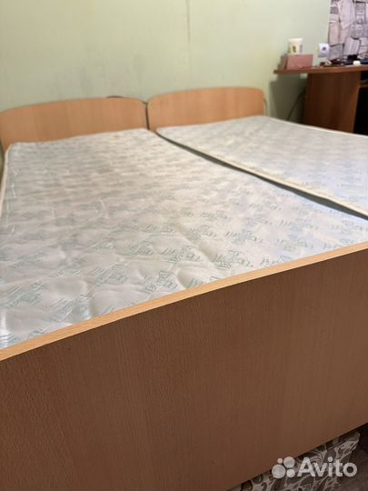 Кровать односпальная с ящиками и матрасом