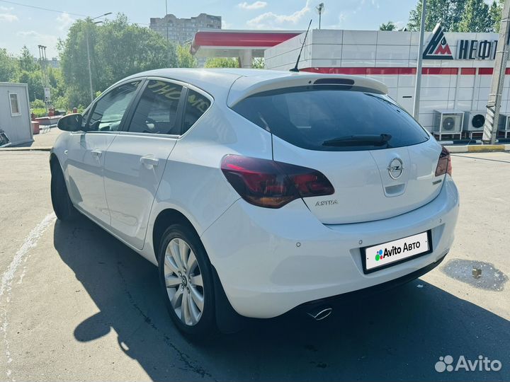 Opel Astra 1.6 AT, 2011, 147 000 км