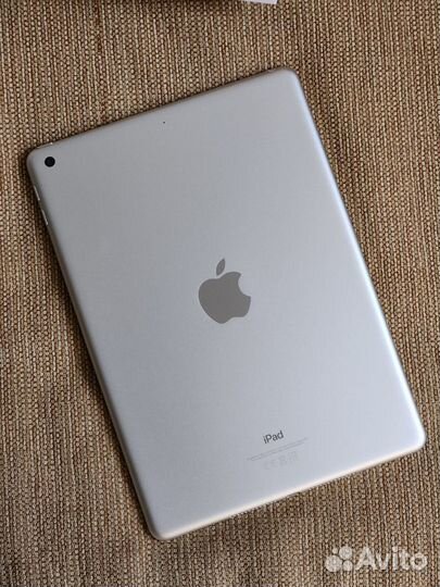 Apple iPad 5 поколения 2017 32Gb WiFi