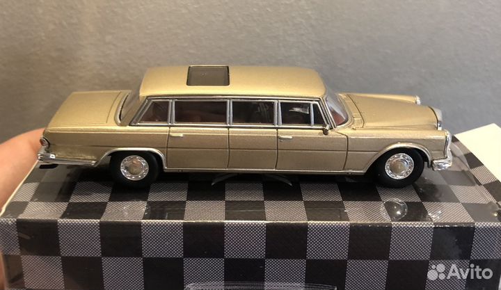 1/64 Mercedes benz 600 pullman