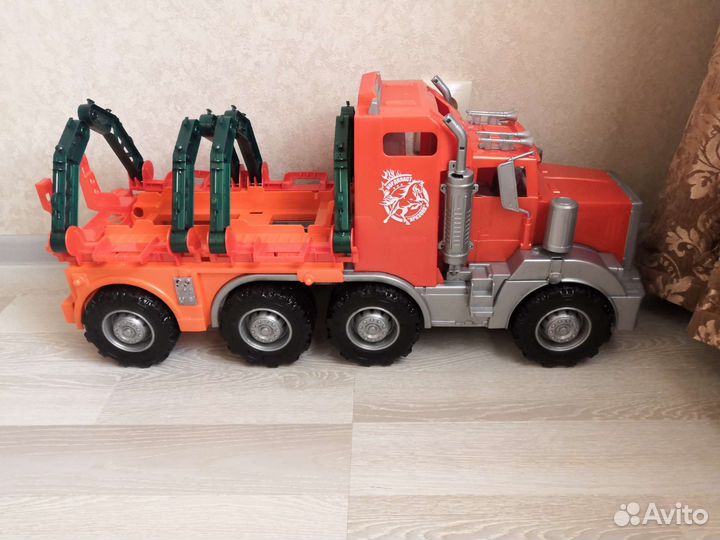 Машина лесовоз