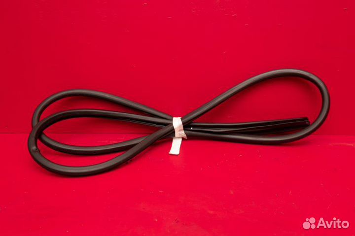 Уплотнительная резинка боковой двери передняя