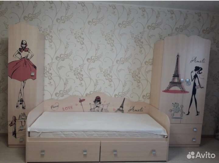 Детская кроватка и шкаф