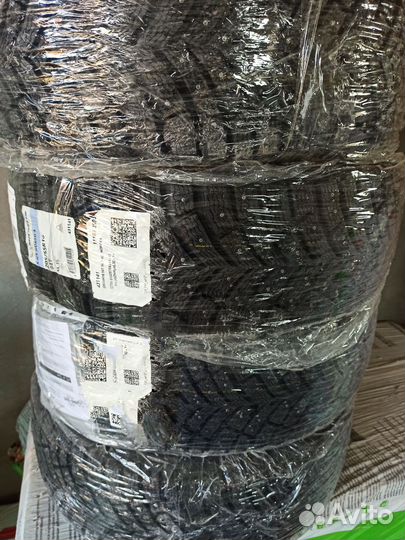 Michelin X-Ice North 4 205/55 R16 94T