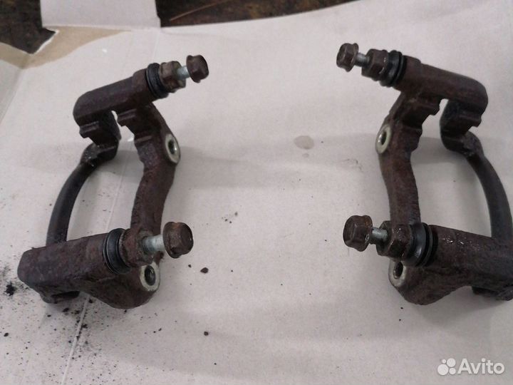 Скоба суппорта kia rio 3