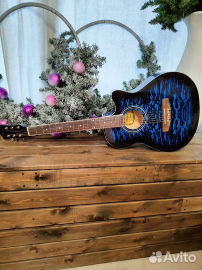 Акустическая гитара с чехлом