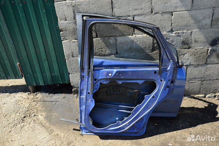 Дверь задняя правая Ford Focus 2 под ремонт