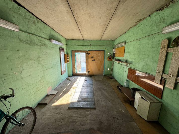 Гараж, > 30 м²