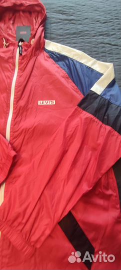 Ветровка Levi