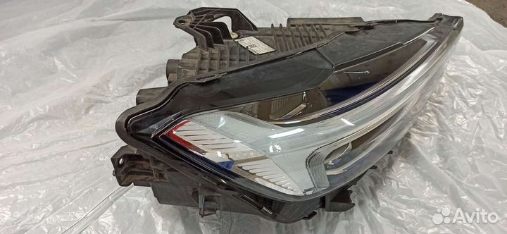 Фара передняя правая Volvo xc60