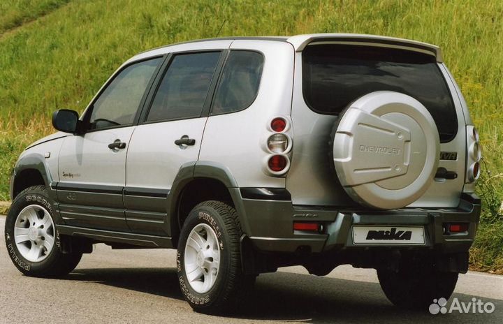 Спойлер Ника на Шевроле Нива / Тревел под окраcку