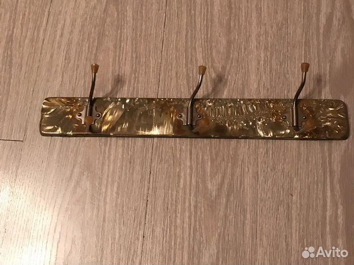 Вешалка настенная