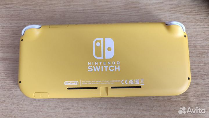 Nintendo switch lite желтая