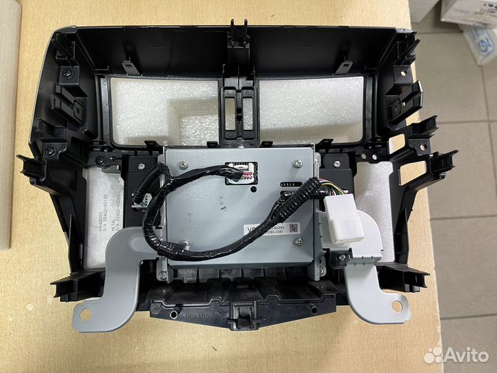 Штатное головное устройство Toyota Prado 150