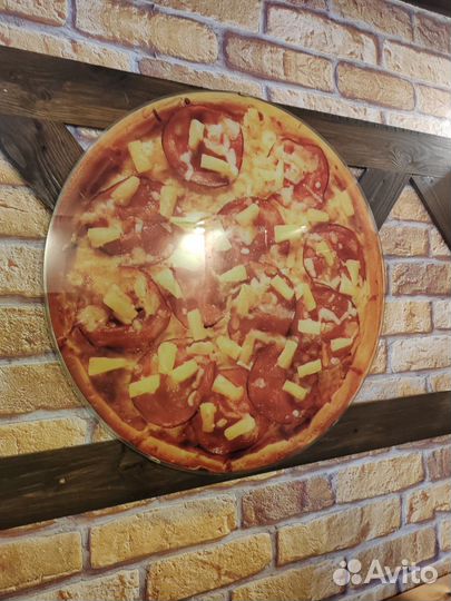 Декоративное панно на стену из стекла в виде пиццы