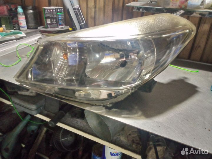 Фара левая