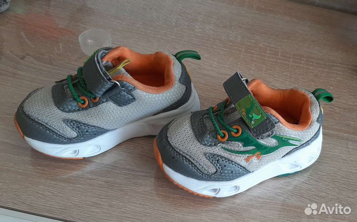 Кроссовки детские 22 размер