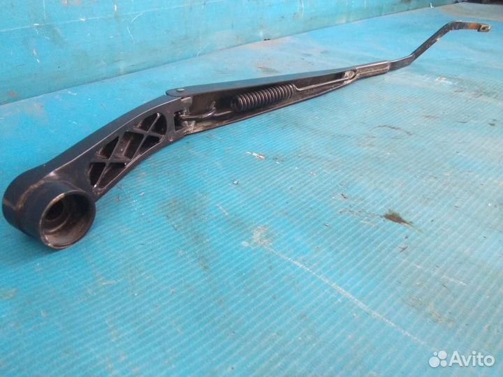 Поводок стеклоочистителя передний правый Hyundai S