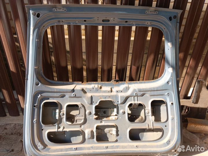 Крышка багажника на хендай гранд Старекс