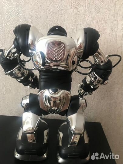 Игрушка робот с пультом
