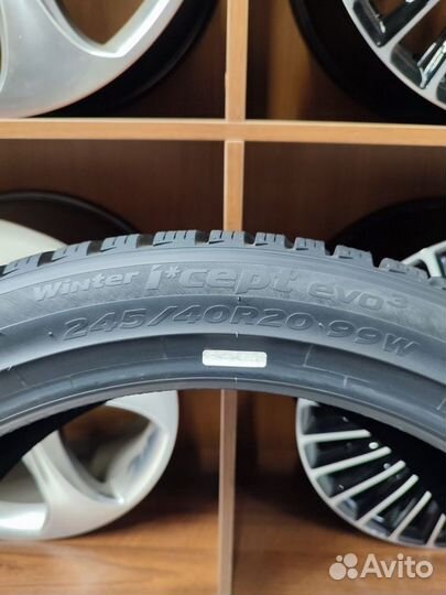 Hankook Winter I'Cept Evo 3 W330 245/40 R20 и 275/35 R20 102W