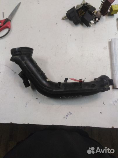 Патрубок турбины Volkswagen jetta 6