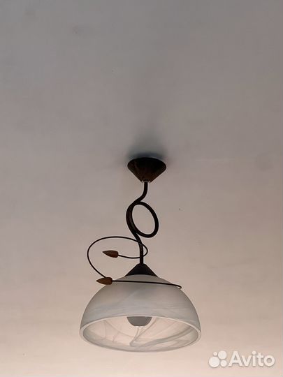 Продаю люстру