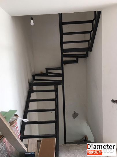 Монтаж удобной лестницы в дачный дом