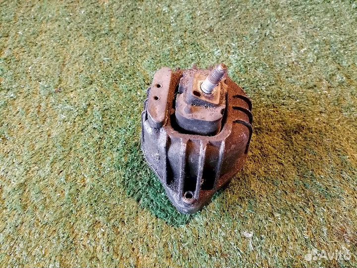 Опора двигателя (подушка двс) 13981112 BMW 3-serie