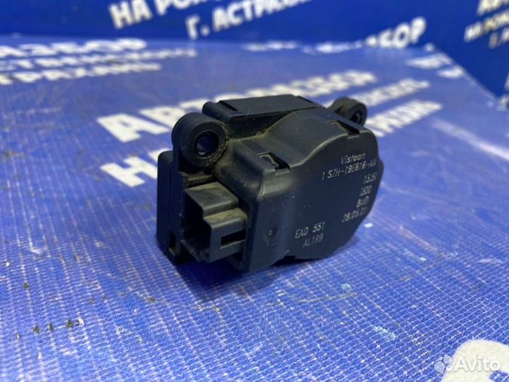 Моторчик заслонок отопителя Ford Mondeo 3 лифтбэк