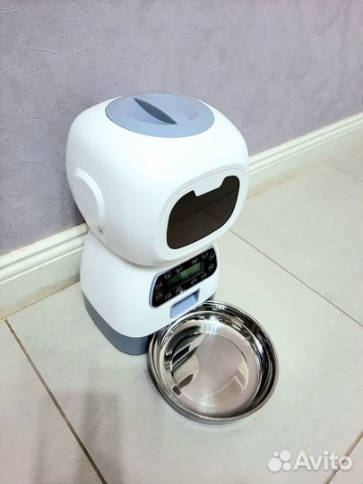 Автоматическая кормушка для собак и кошек