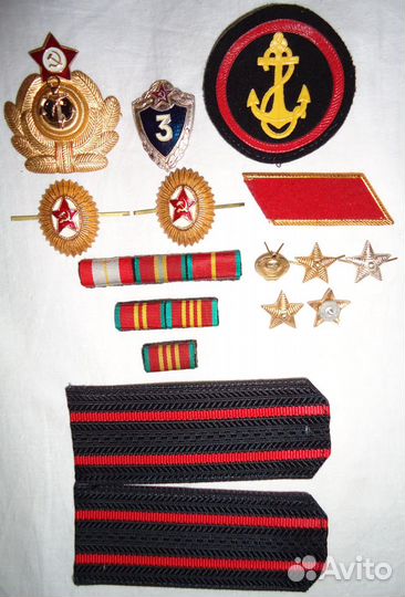 Армейская фурнитура,значки,погоны,кокарды,пуговицы