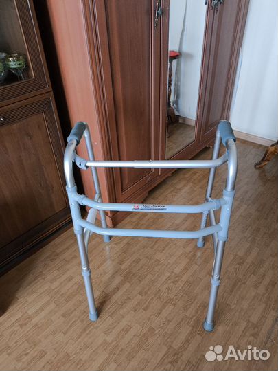 Ходунки для взрослых шагающие