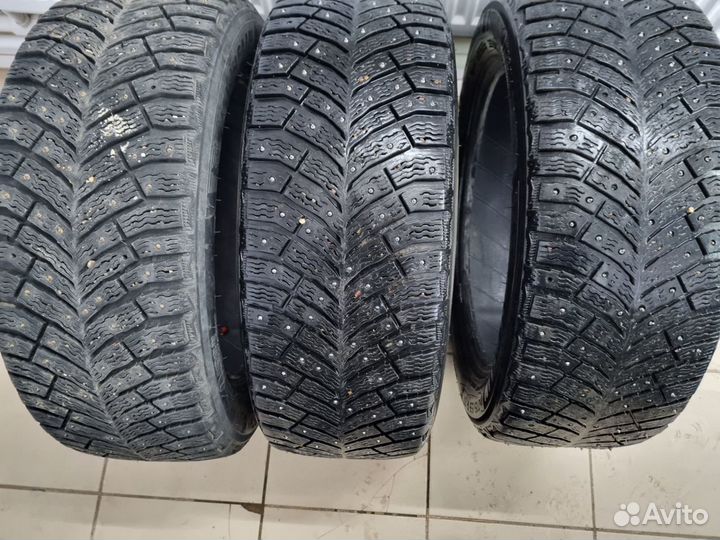 Michelin X-Ice North 4 215/55 R17 98T