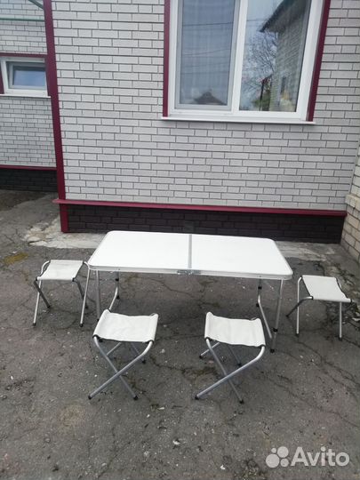 Стол складной со стульями