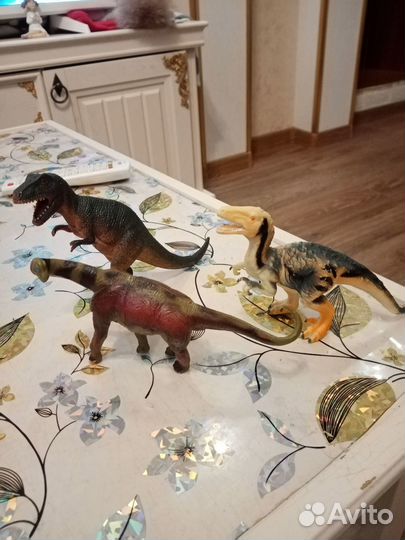 Динозавры игрушки