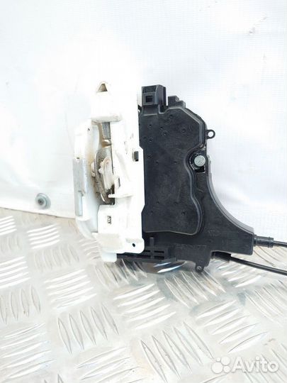 Замок двери передней Mitsubishi Outlander II (2005